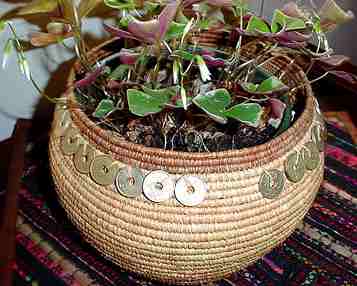 Spanish coins basket.